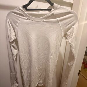 Lululemon White Women’s Size 4 Long Sleeve Hip Length Swiftly Top